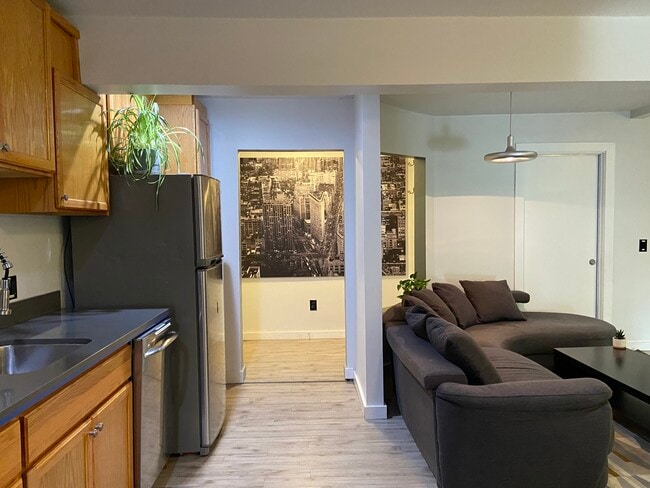 Photo - 1043 Sanborn Ave Unit -