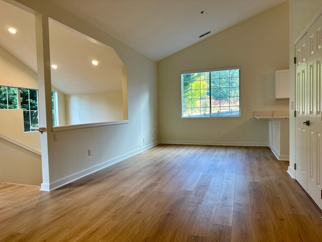 Photo - Beautiful 2 bed/2 Bath townhouse in Kenmore