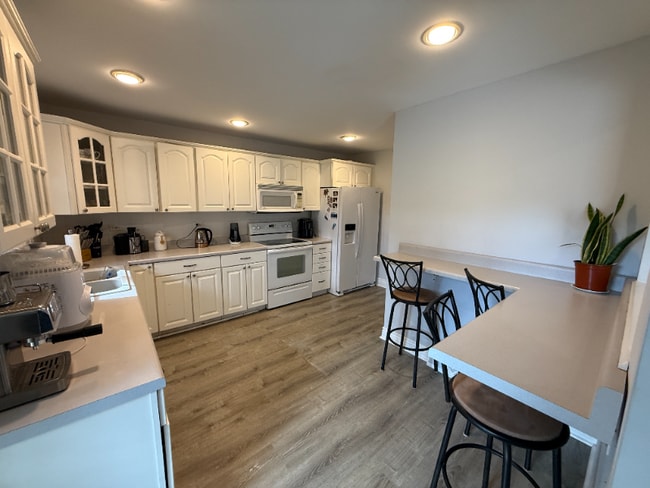 Photo - 10231 Hawthorne Dr