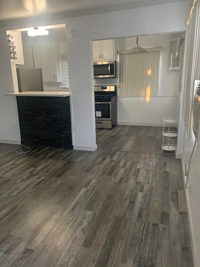 Photo - 1657 Colby Ave Unidad 1