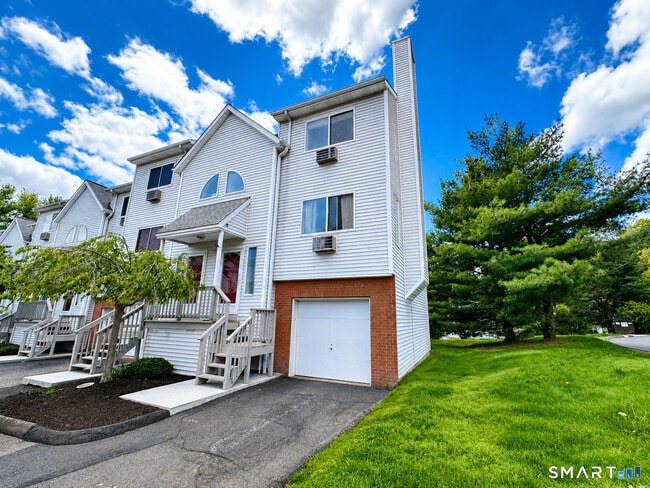 Building Photo - 925 Oronoke Rd Unit 13J