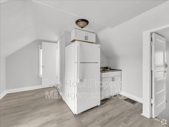 Building Photo - 324 N Hardesty Unit 4 Rental
