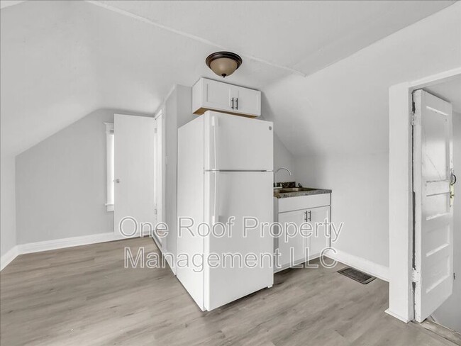Building Photo - 324 N Hardesty Rental