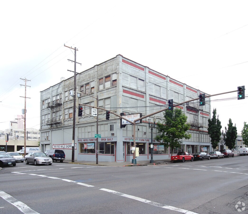 Photo - 439 SE Grand Ave