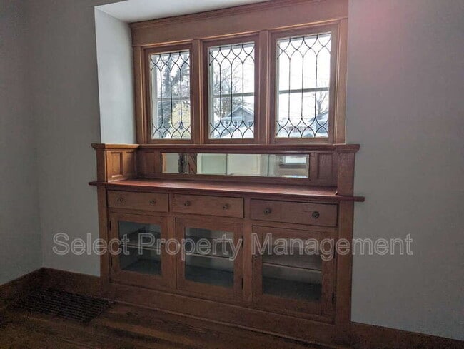 Photo - 933 Cottage Ave