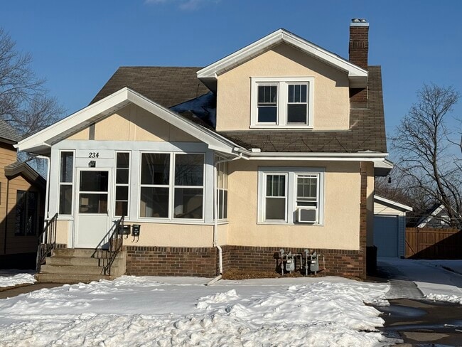 Building Photo - 234 5th Ave N Unit #2