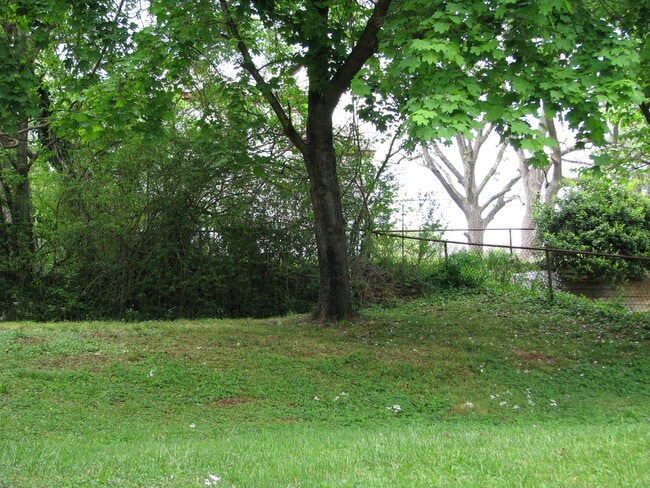 Photo - 804 St James Cir Unidad Apt #B