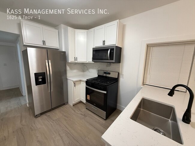 Building Photo - 1625 N Troy-1 Unit 1