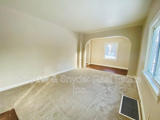 Photo - 383 Black St