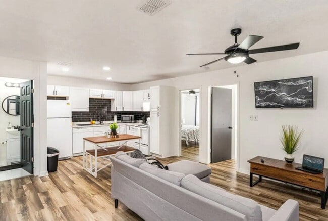 Building Photo - 2129 Carlton Dr Rental