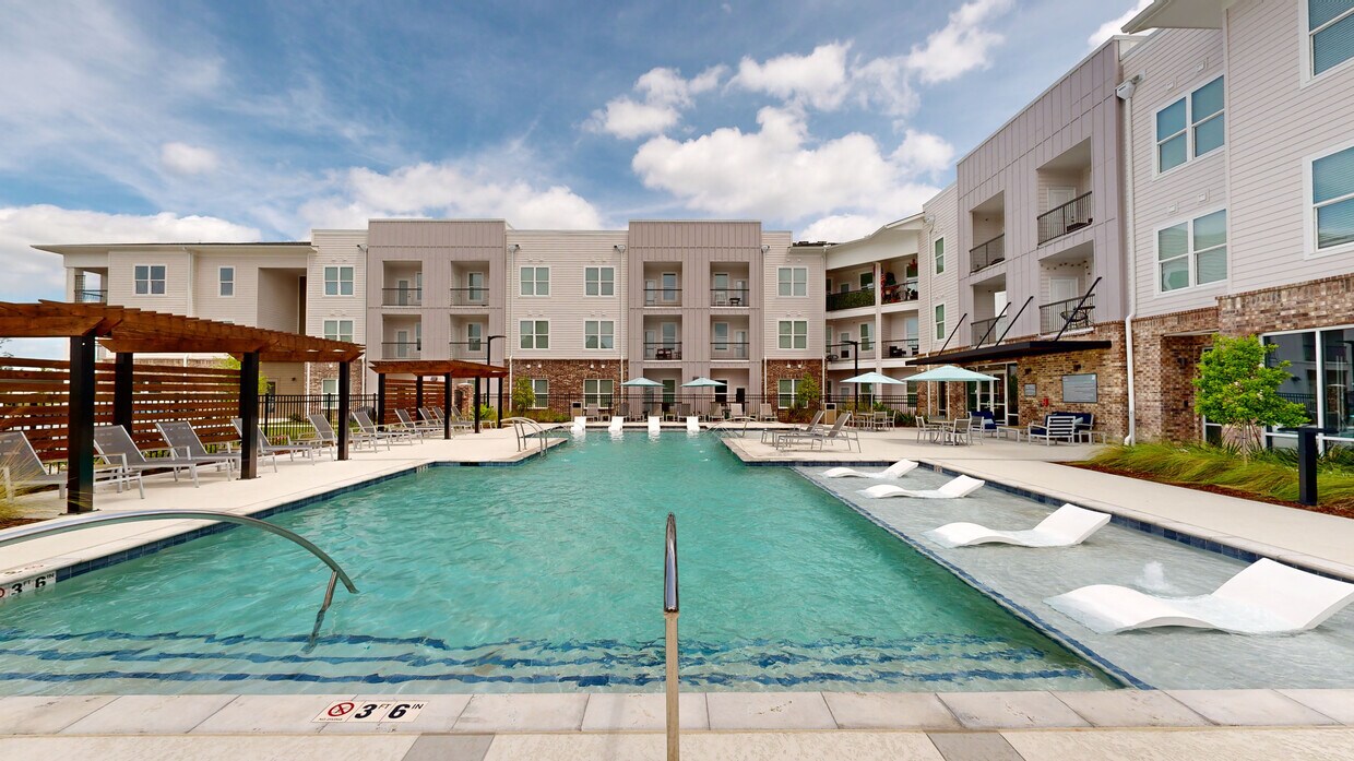 Photo - The Oaks at Riverbend Apartments