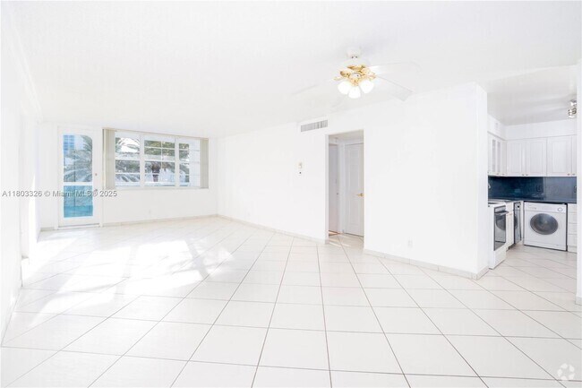 Building Photo - 6770 Indian Creek Dr Unit 4P Rental