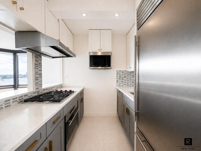 415 E 37th St Unidad 29-F