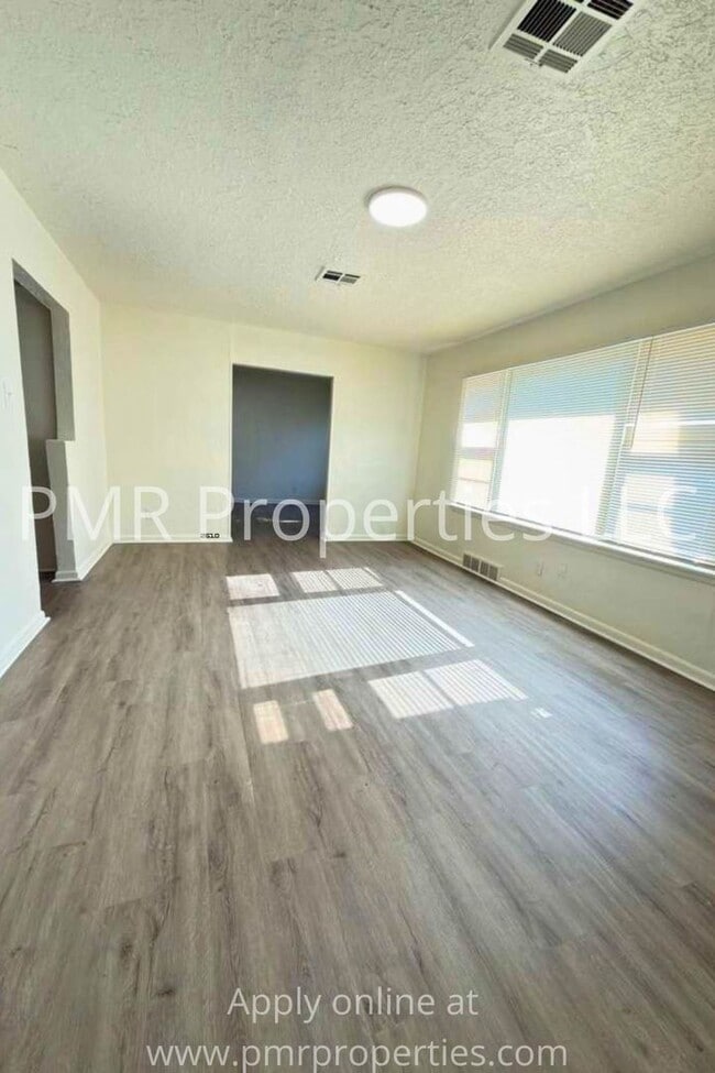 Photo - 3 Bedrooms / 1.5 Bathrooms House
