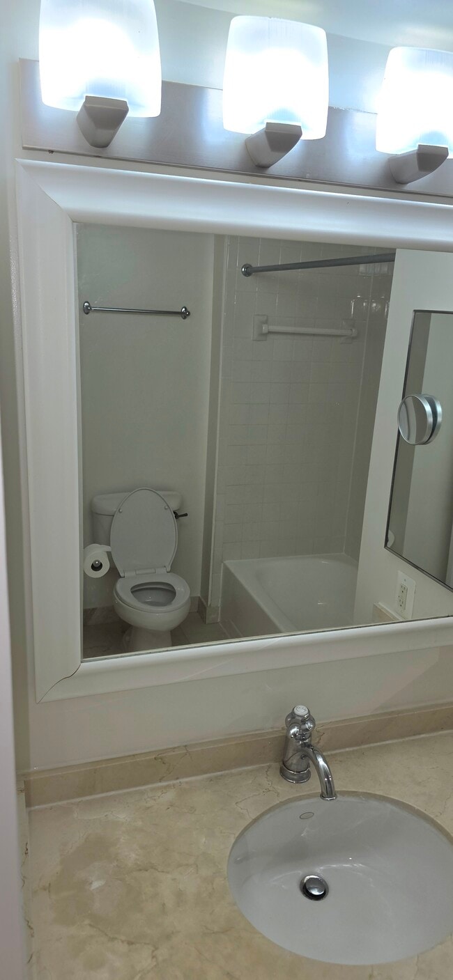 Photo - 10101 Grosvenor Pl Unidad 10101 #520