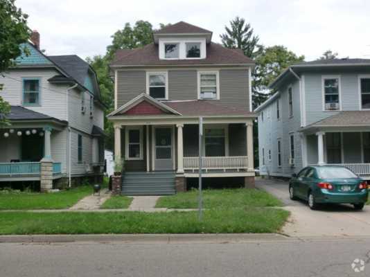 Building Photo - 5 Bedroom 2 bath house.