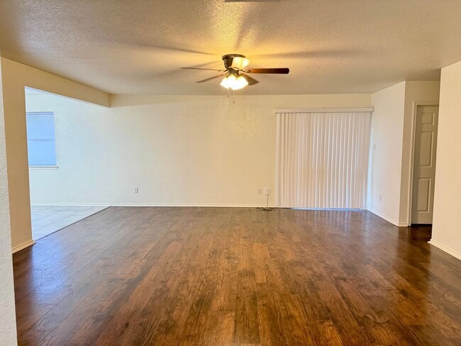 Photo - 1215 E Avenue H