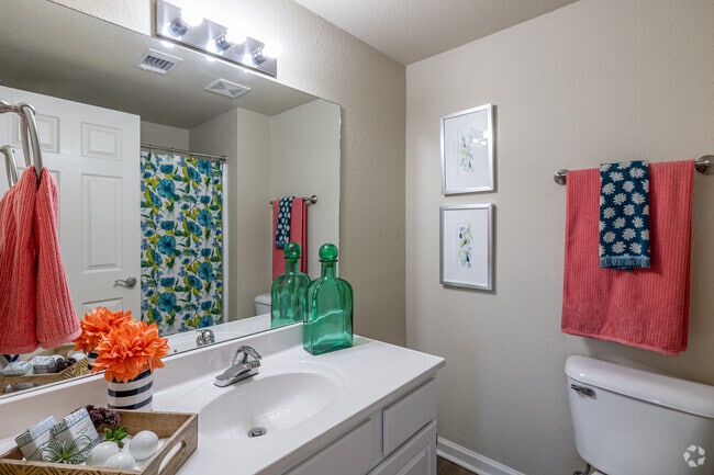 2BR, 2BA - 1,058SF - Primary Bathroom