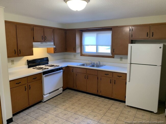 Photo - 7 Beacon St Apartments Unit 1