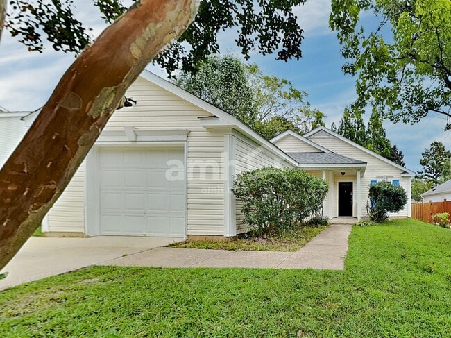 Building Photo - 4705 Silverdene St Rental