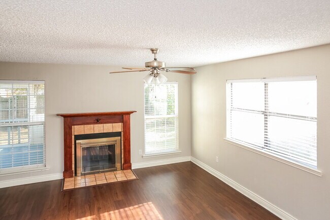 Photo - 1521 Lincolnshire Way