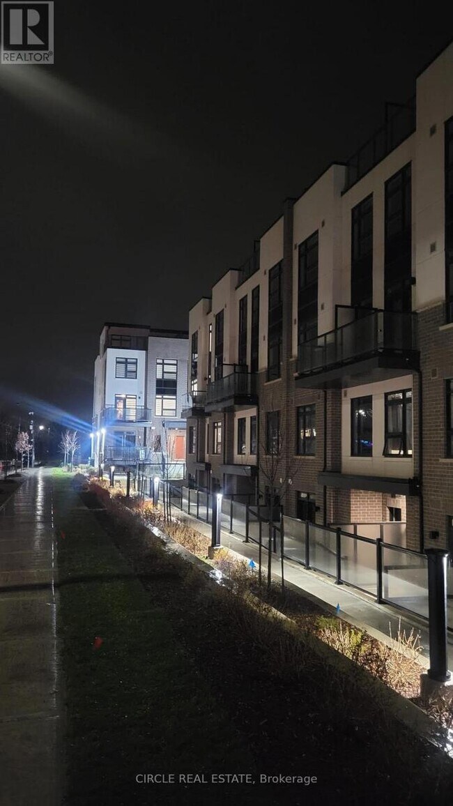 Photo - 1569 Rose Way