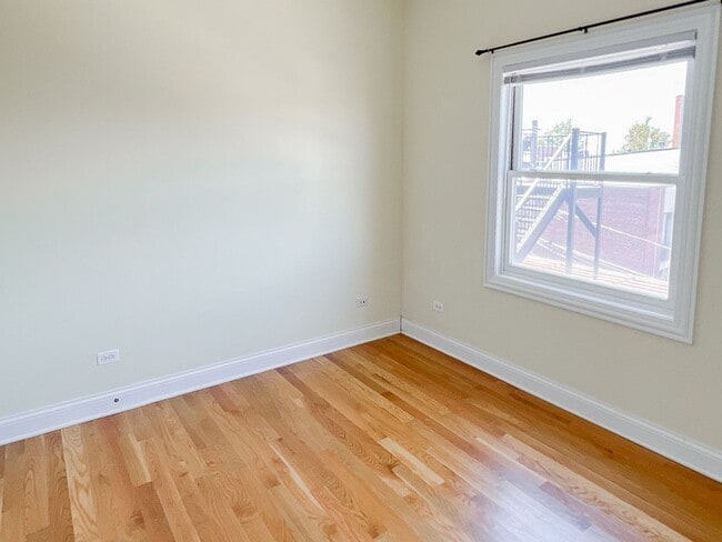 Photo - 2326 N Greenview Ave Unit 3