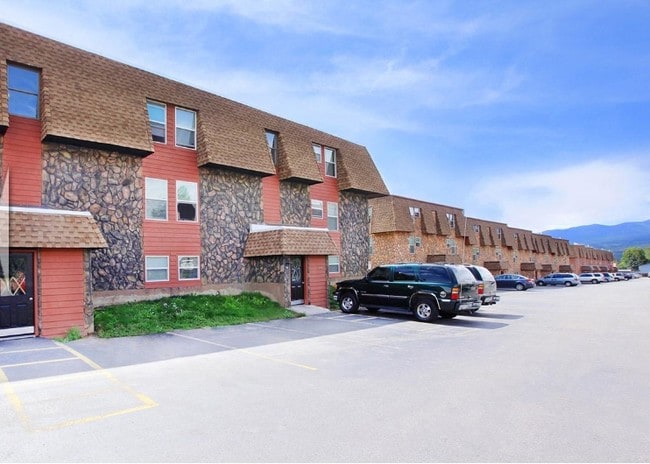 Straight Creek Apartments