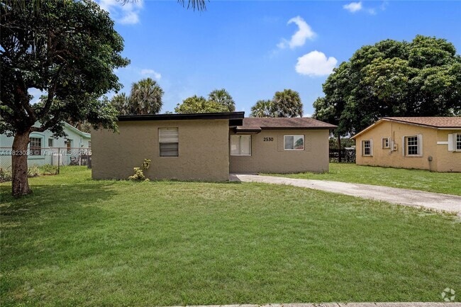 Building Photo - 2530 NW 26th Ave Rental