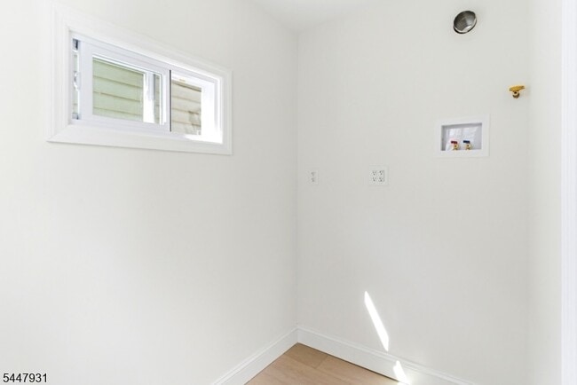 Photo - 475 Burnside St