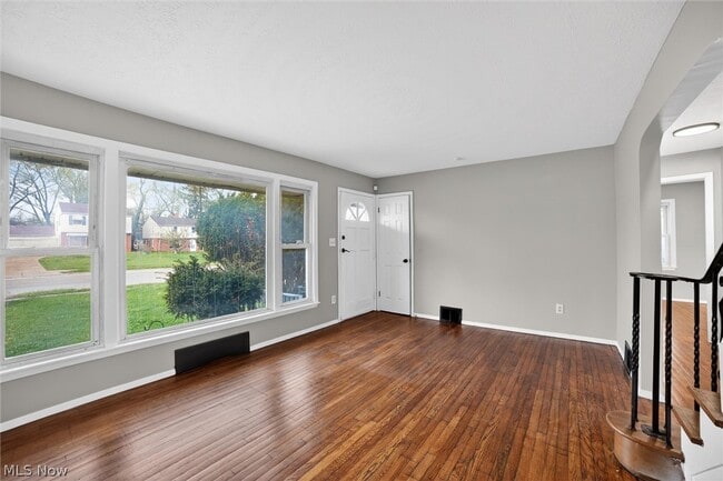 Photo - 303 S Green Rd