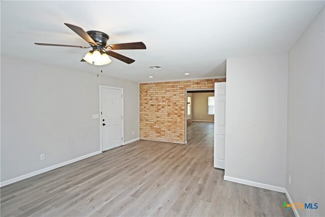 438 Forshage Blvd