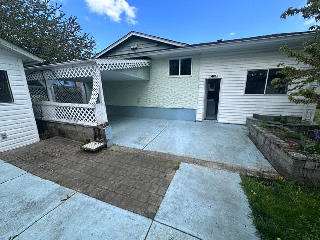 Photo - 2184 Lark Crescent