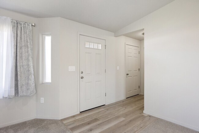 Photo - 722 E Cascade St