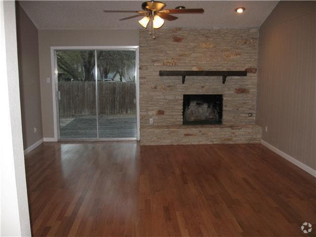 Building Photo - 10207 Rutland Village W Rental