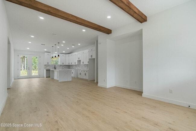 Photo - 521 Garbelmann St