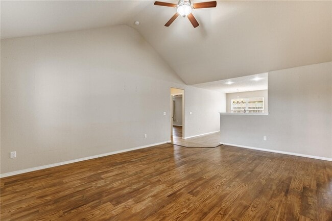 Photo - 530 Lasso Ln