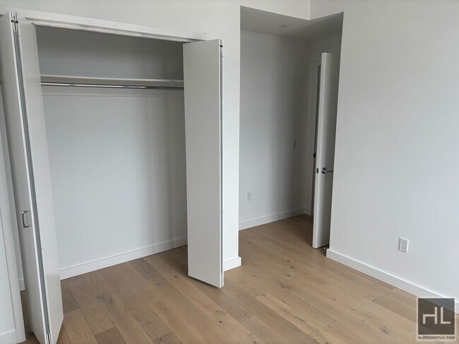 Northern Blvd | Flushing | 1 BR 1 BA, W/D & NO BROKER'S FEES