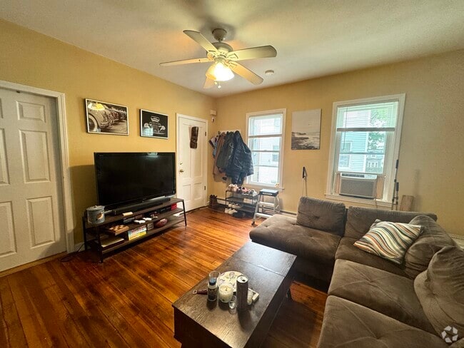 Building Photo - 20 Bristol St Unit 2 Rental