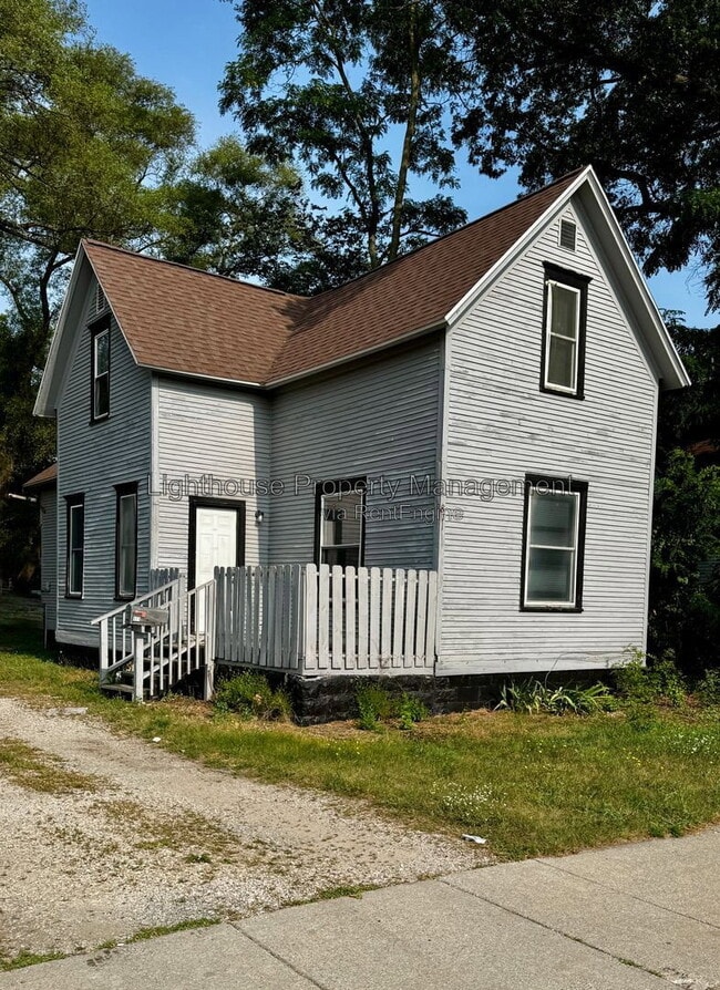 Building Photo - 871 Wood St