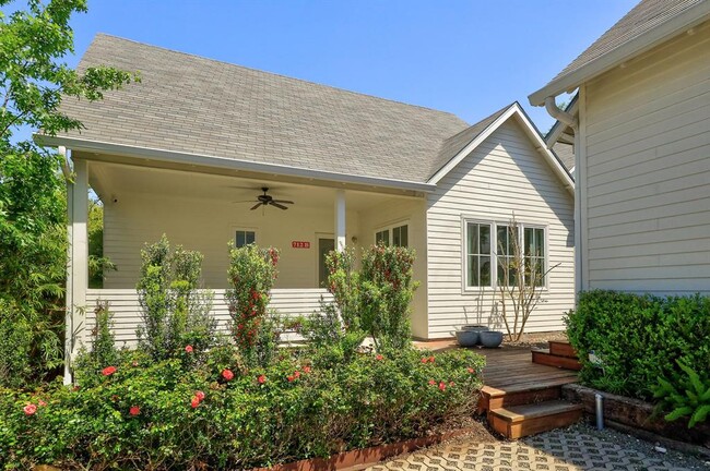 Photo - 712 Cardinal Ln Unidad B