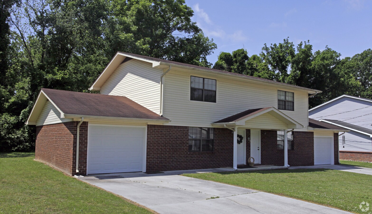 Tiffany Lane Duplexes - Tiffany Lane Duplexes Apartments