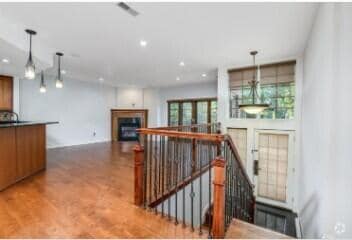 Building Photo - 934 W Huron St Rental