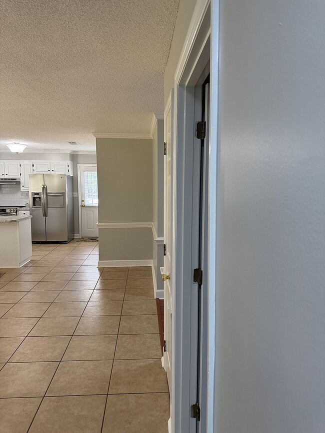 Photo - 154 Century Rd E