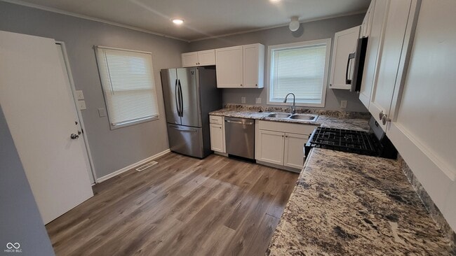 Photo - 608 Bernard Ave
