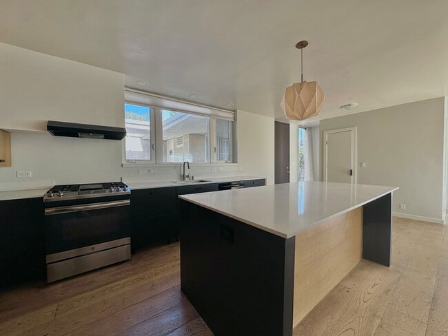 Photo - 932 Maltman Ave Unidad 12