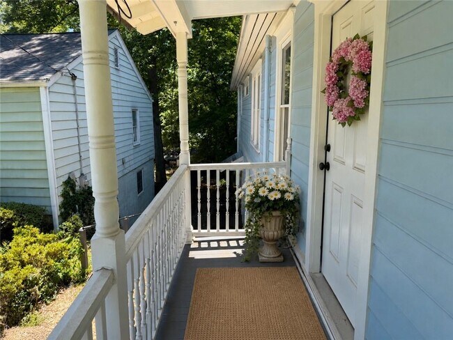 Photo - 689 Berne St SE