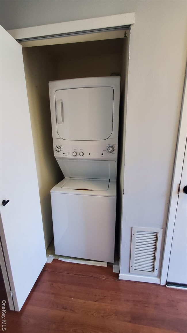 Photo - 1404 Sara Cir