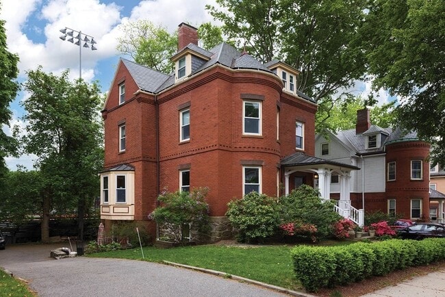 Photo - 16 Kent Sq Unit 1