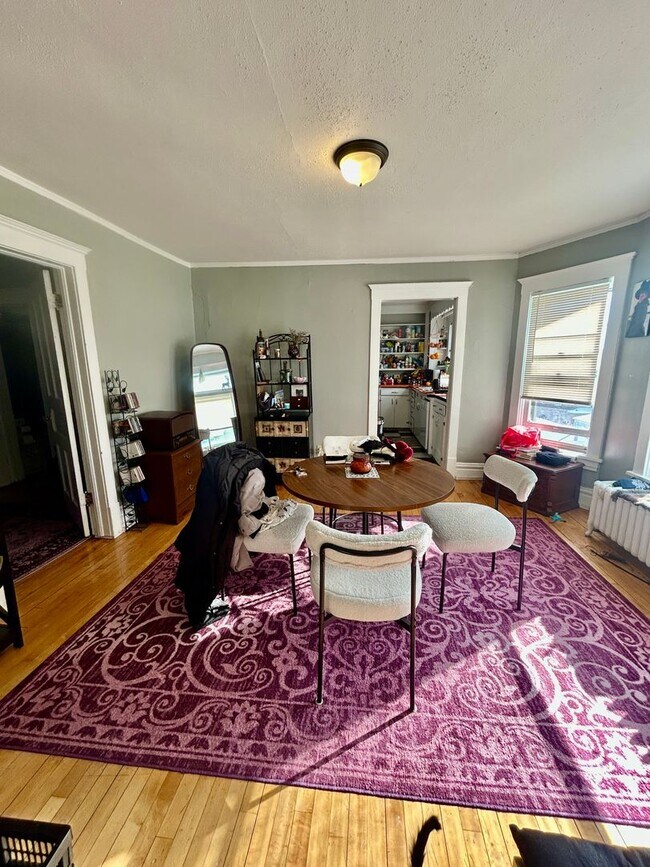 Photo - 1122 E 5th St Unit Upper